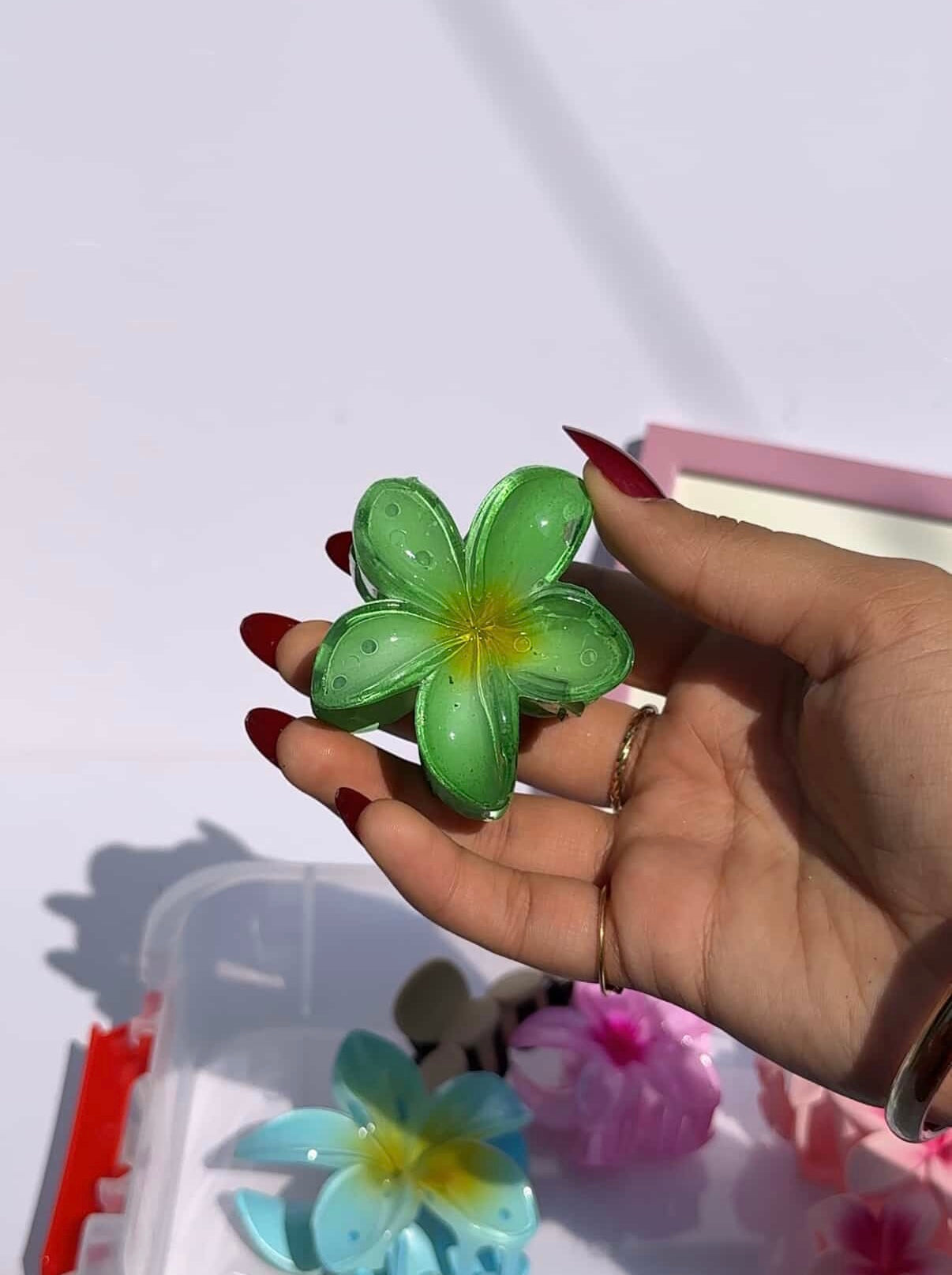 Pinteresty Floral Claw