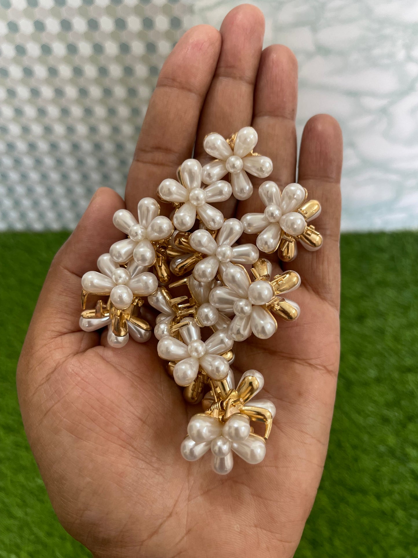 Pearl Mini Hair Clutchers